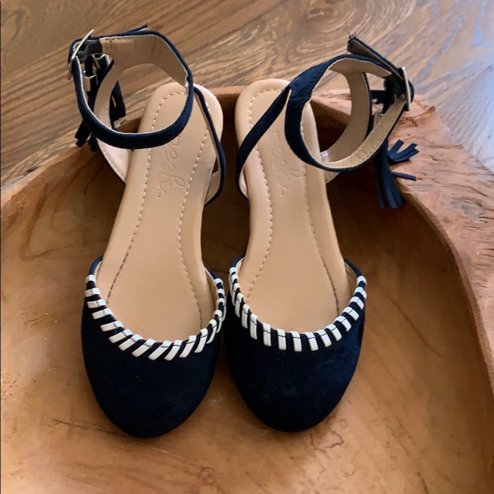 Girls PEEK navy close toe shoe w/ tassels